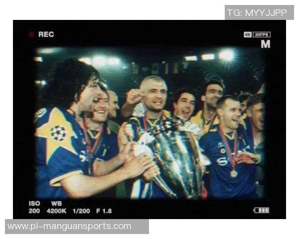 以传奇球星名字命名的经典足球设计与荣耀时刻解析 以传奇球星名字命名的经典足球设计与荣耀时刻解析