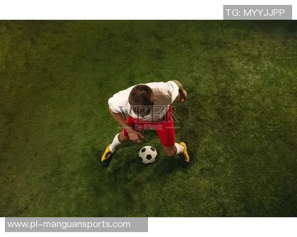 足球中场白人球星的传奇之路与影响力分析 足球中场白人球星的传奇之路与影响力分析